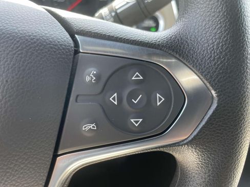 Used 2023 Chevrolet Traverse LS AWD/4WD image 22