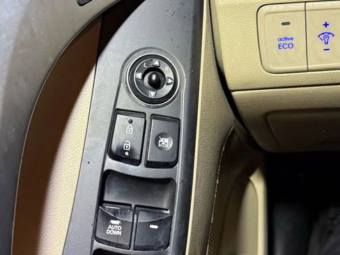 Used 2016 Hyundai Elantra SE image 13