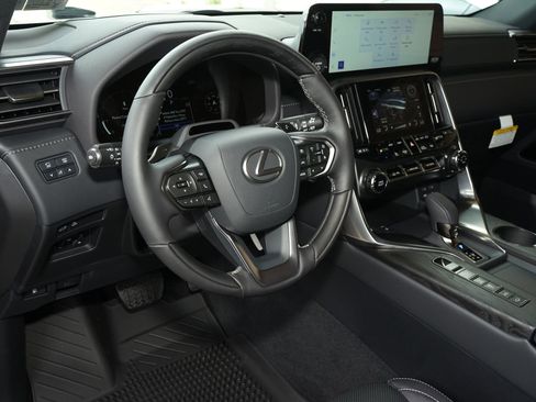 Used 2026 Lexus LX 700h Luxury w/ Accessory Package (Z1) AWD/4WD image 8
