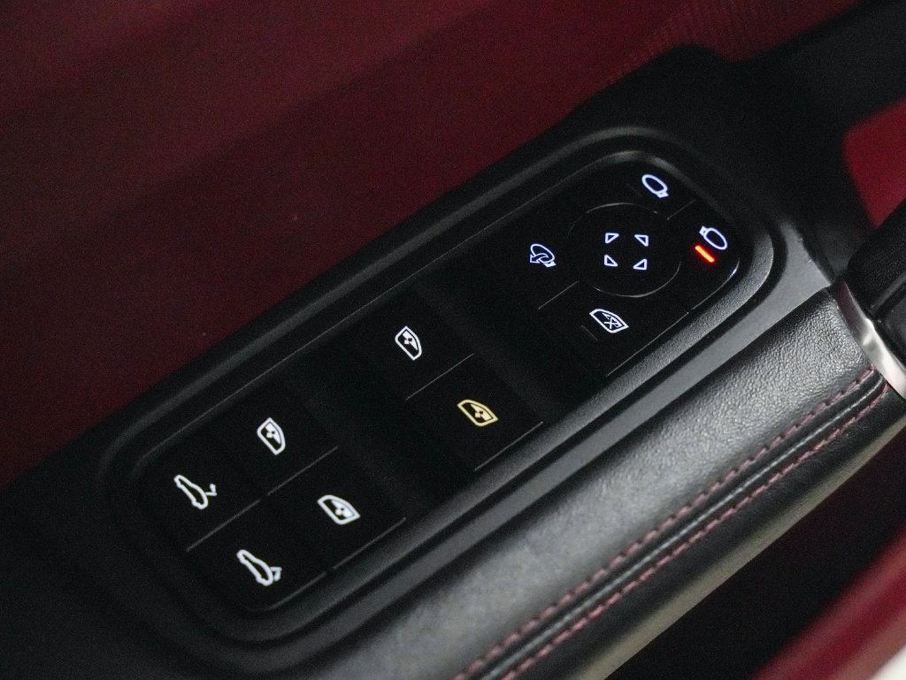 Used 2021 Porsche Cayenne GTS AWD/4WD image 32