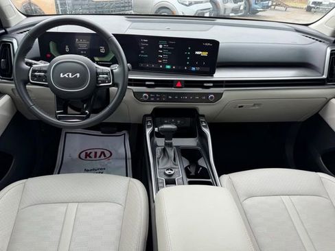 Certified 2024 Kia Sorento S w/ Panoramic Sunroof Package image 9