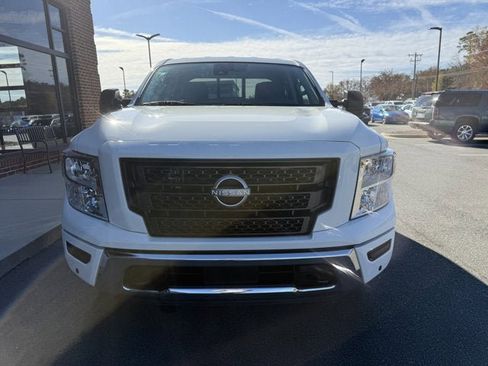 Used 2024 Nissan Titan SV w/ SV Convenience Package image 9