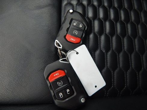 Used 2019 Jeep Wrangler Unlimited Sahara AWD/4WD image 33