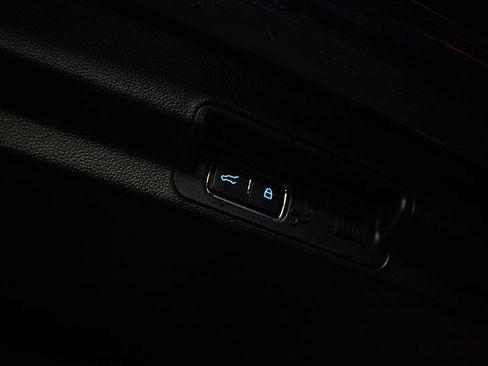 Used 2023 Ford Explorer Limited image 8