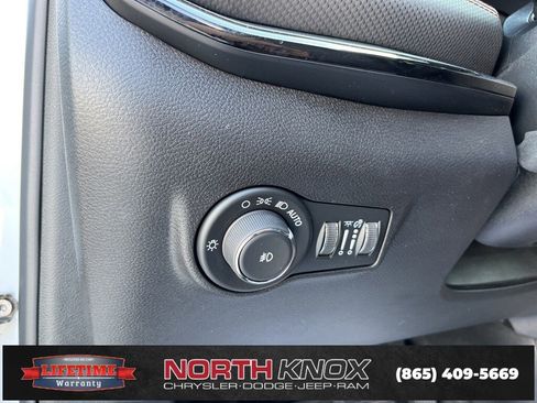 Used 2024 Jeep Compass Trailhawk image 7