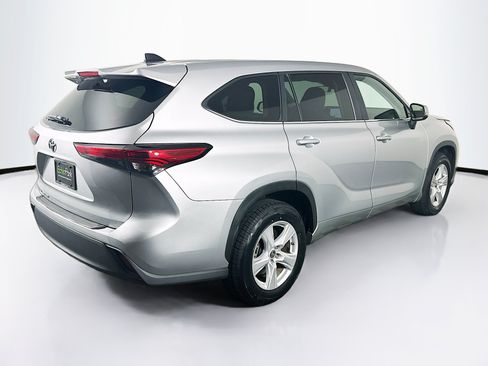Used 2023 Toyota Highlander L FWD image 9