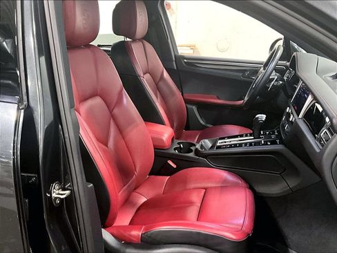 Certified 2023 Porsche Macan AWD/4WD image 12