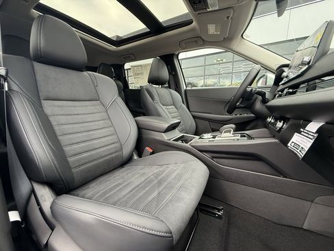 Used 2025 Mitsubishi Outlander SE image 28