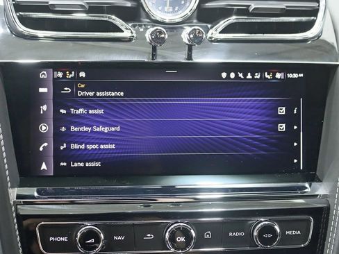Used 2021 Bentley Bentayga AWD/4WD image 29