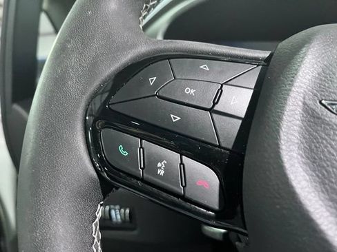 Used 2023 Chrysler Pacifica Limited w/ Uconnect Theater Family Group FWD image 29