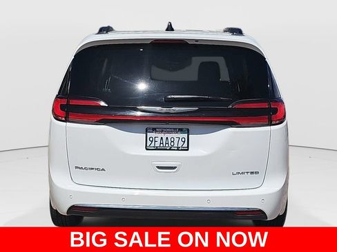 Used 2023 Chrysler Pacifica Limited FWD image 4