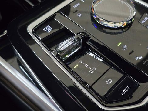 Used 2026 BMW 760i xDrive w/ Executive Package image 34