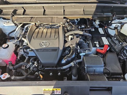 Used 2024 Toyota Highlander XLE image 37