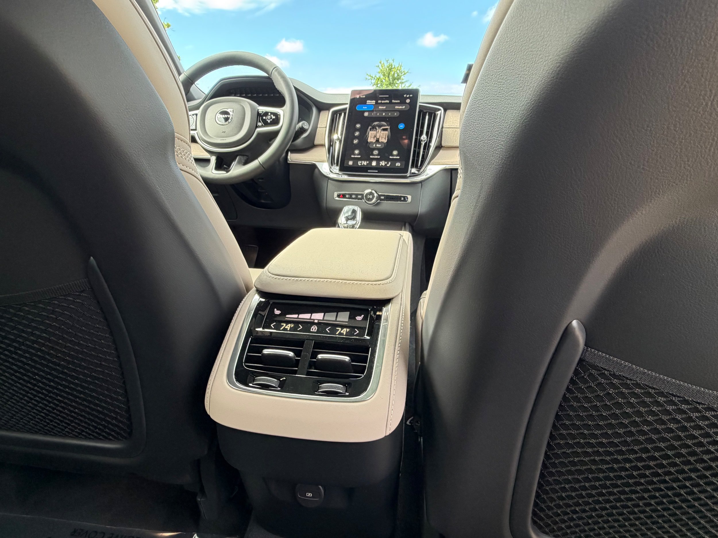 New 2026 Volvo XC90 B6 Plus w/ Protection Package Premier AWD/4WD image 12