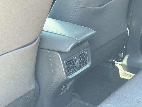Used 2021 Toyota Venza LE AWD/4WD image 23