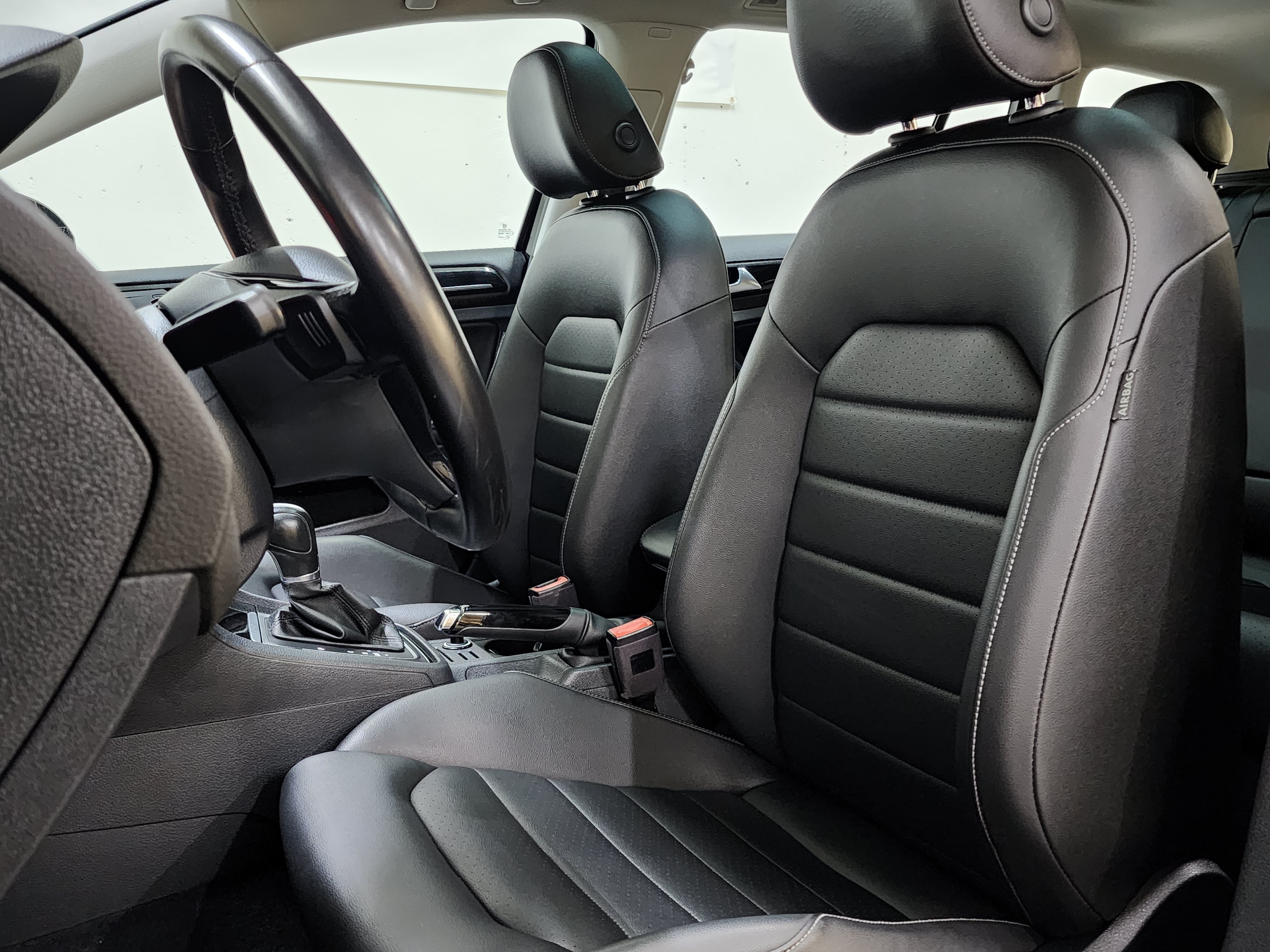 Used 2018 Volkswagen Golf SEL FWD image 16