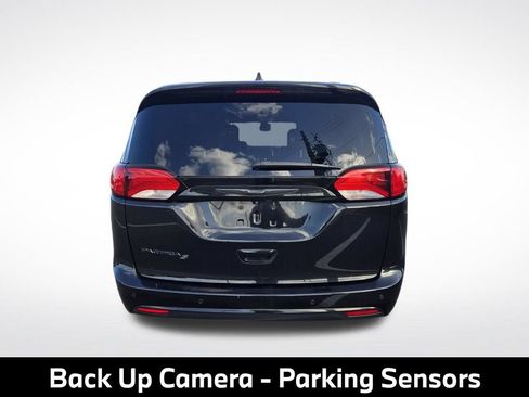 Used 2019 Chrysler Pacifica Touring-L Plus w/ Advanced Safetytec Group FWD image 8