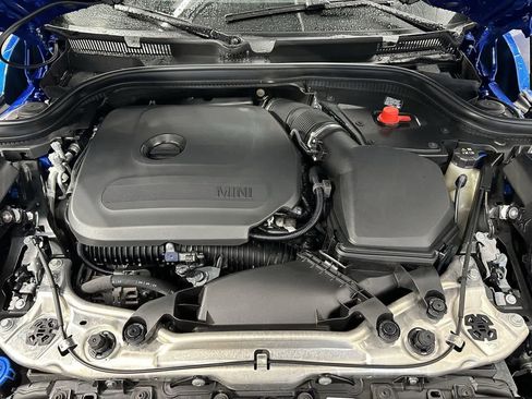 Certified 2025 MINI Cooper 2-Door Hardtop image 8