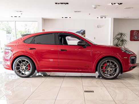 Used 2022 Porsche Cayenne GTS AWD/4WD image 9