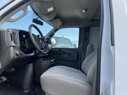 Used 2025 Chevrolet Express 3500 Extended w/ Driver Convenience Package image 9