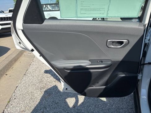 Used 2025 Kia K4 FWD image 37