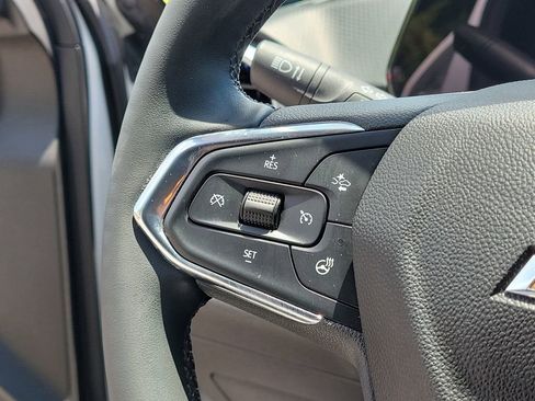 Used 2024 Chevrolet Trax LT w/ Sunroof Package FWD image 28