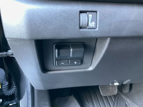 Used 2024 Chevrolet Colorado LT w/ LT Convenience Package II image 22