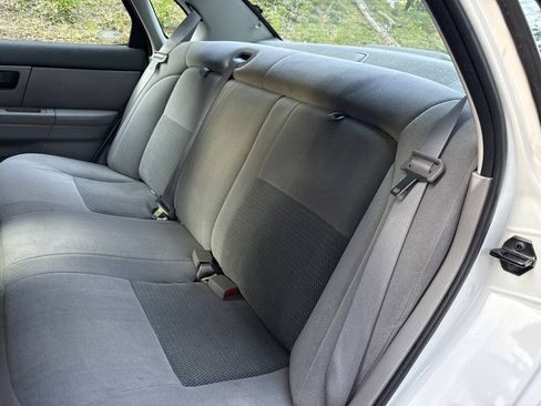 Used 2004 Ford Taurus SES FWD image 16