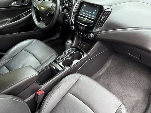 Used 2017 Chevrolet Cruze Premier FWD image 15