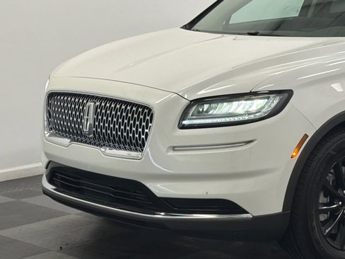 Used 2022 Lincoln Nautilus AWD image 2