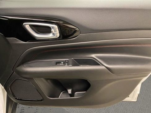 Used 2025 Jeep Compass Trailhawk image 21