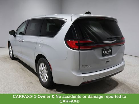 Certified 2024 Chrysler Pacifica Touring-L image 6