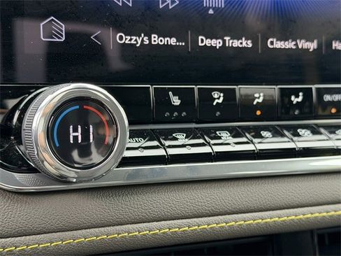 Used 2024 Chevrolet Colorado ZR2 w/ Technology Package image 23