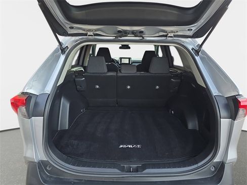 Used 2020 Toyota RAV4 LE image 14
