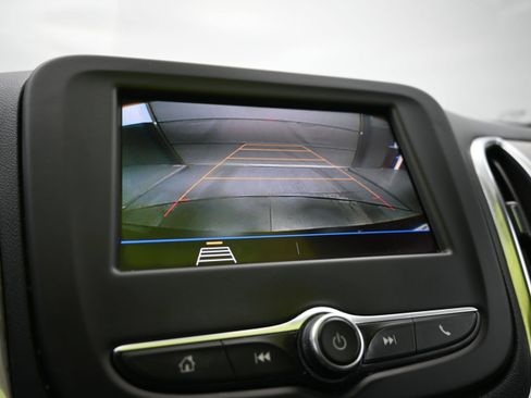 Used 2021 Chevrolet Equinox LS w/ LS Convenience Package FWD image 16