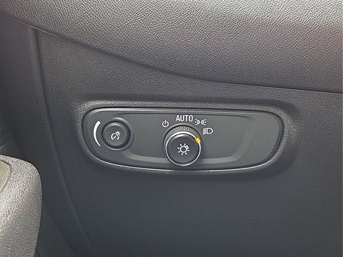 Used 2024 Chevrolet Equinox LT FWD image 19