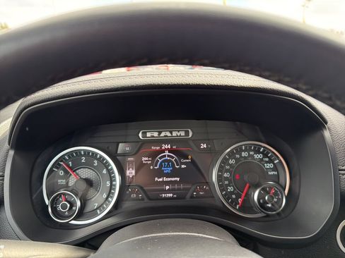 Used 2025 RAM 1500 Laramie AWD/4WD image 23