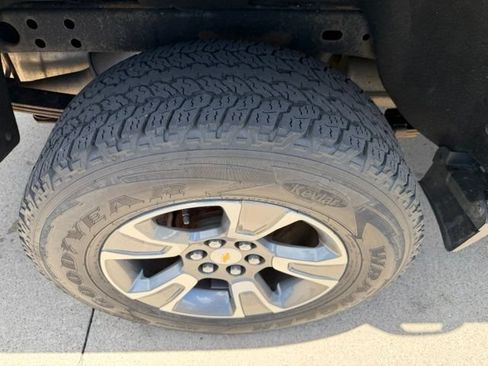 Used 2019 Chevrolet Colorado LT AWD/4WD image 12