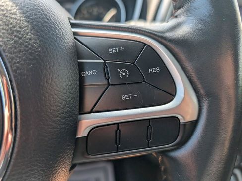 Used 2018 Jeep Compass Latitude w/ Popular Equipment Group AWD/4WD image 6