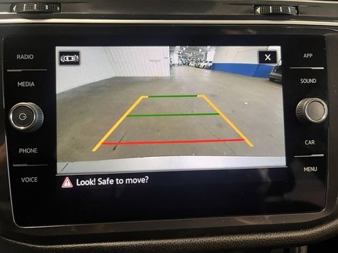 Used 2024 Volkswagen Tiguan SE image 27