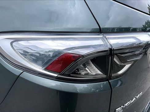 Used 2024 Buick Enclave Avenir w/ Avenir Technology Package AWD/4WD image 40