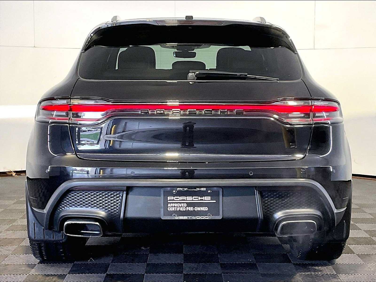Certified 2022 Porsche Macan AWD/4WD image 6