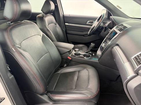 Used 2017 Ford Explorer Sport w/ Equipment Group 401A AWD/4WD image 31