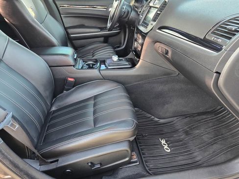 Used 2020 Chrysler 300 S image 39