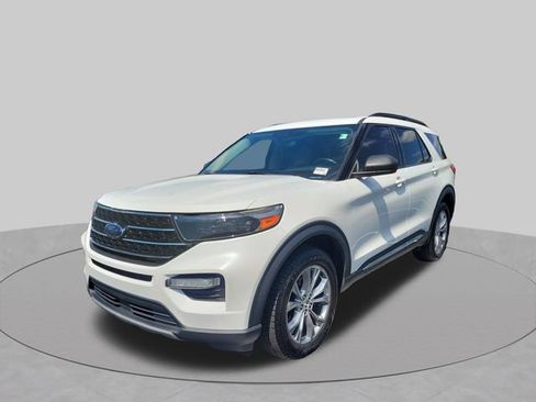 Used 2020 Ford Explorer XLT w/ Equipment Group 202A AWD/4WD image 12