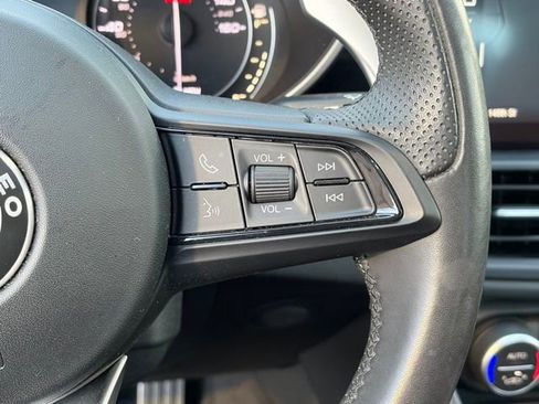 Used 2022 Alfa Romeo Giulia Veloce image 22