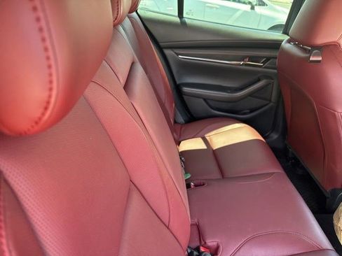 Used 2022 MAZDA MAZDA3 s FWD image 7