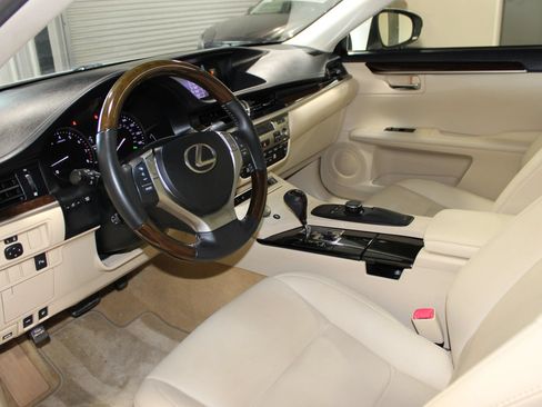 Used 2013 Lexus ES 350 w/ Premium Pkg FWD image 25