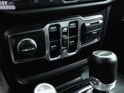 Used 2020 Jeep Gladiator Overland w/ Cold Weather Group image 4