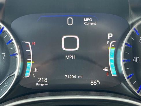 Used 2023 Chrysler Pacifica Touring-L image 29